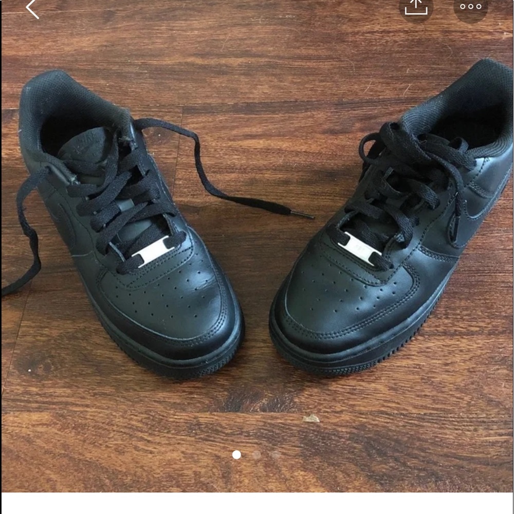 All black boys grade school size 6y AF1’s